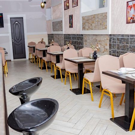 Lolo Hotel Chisinau Luaran gambar