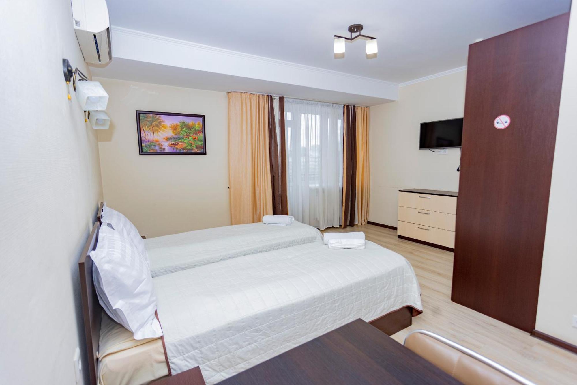 Lolo Hotel Chisinau Luaran gambar