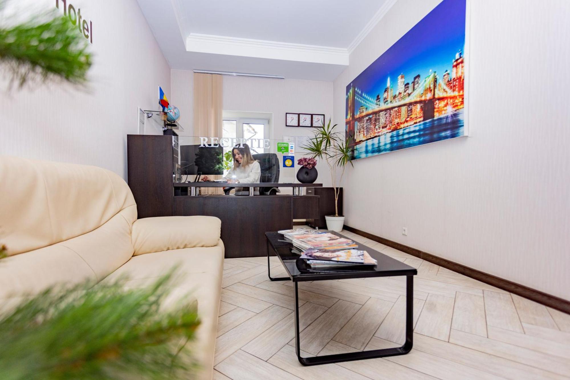 Lolo Hotel Chisinau Luaran gambar